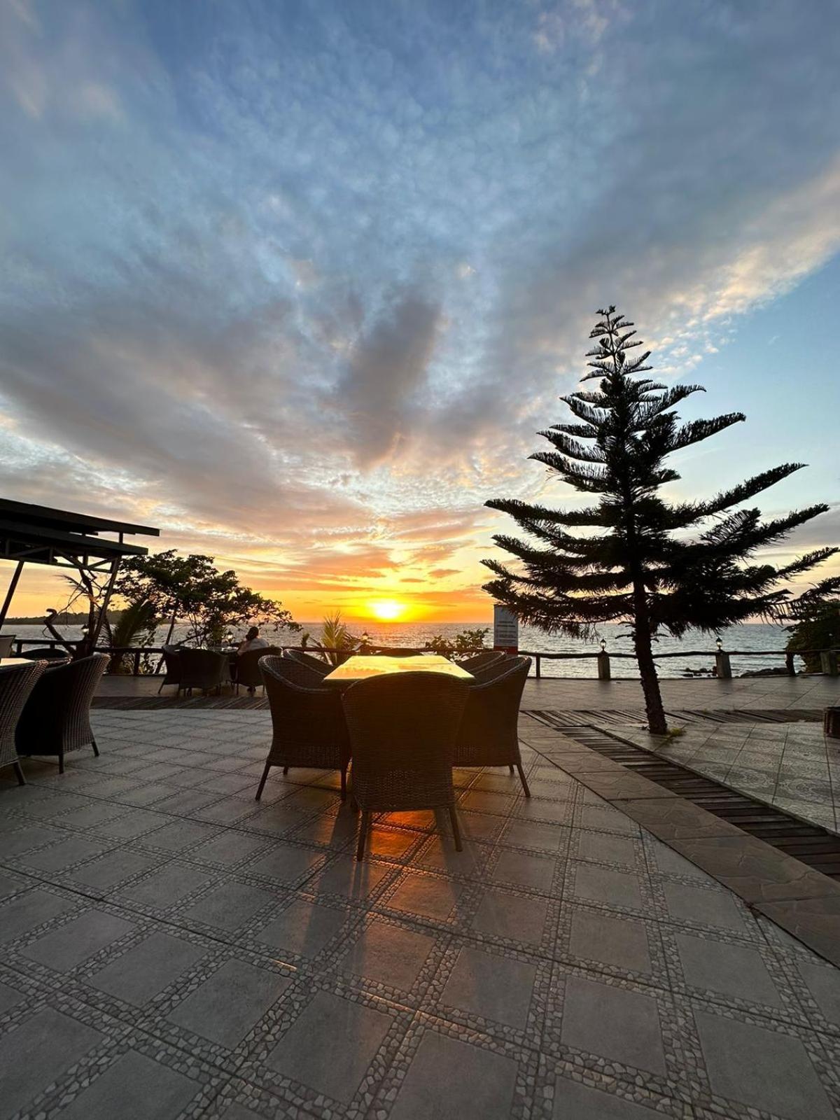 Kasuari Valley Beach Resort Соронг Екстериор снимка
