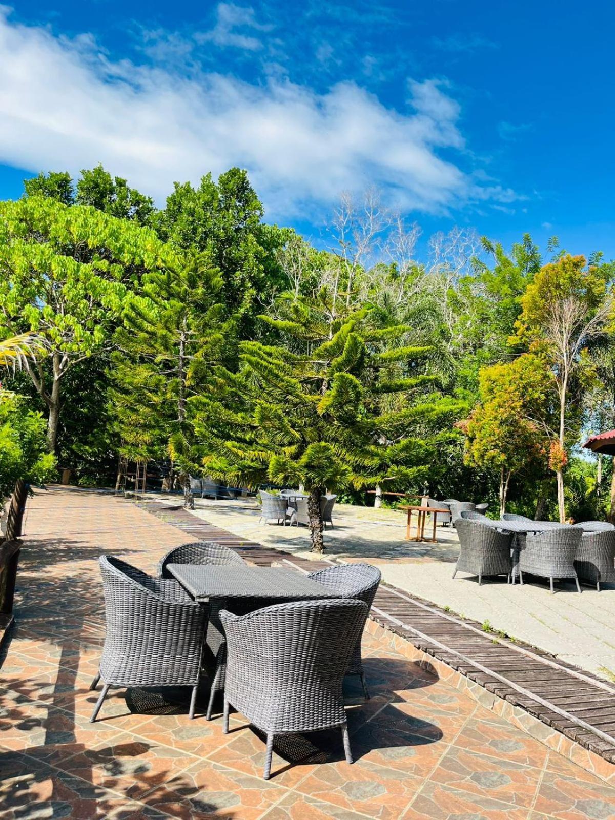 Kasuari Valley Beach Resort Соронг Екстериор снимка