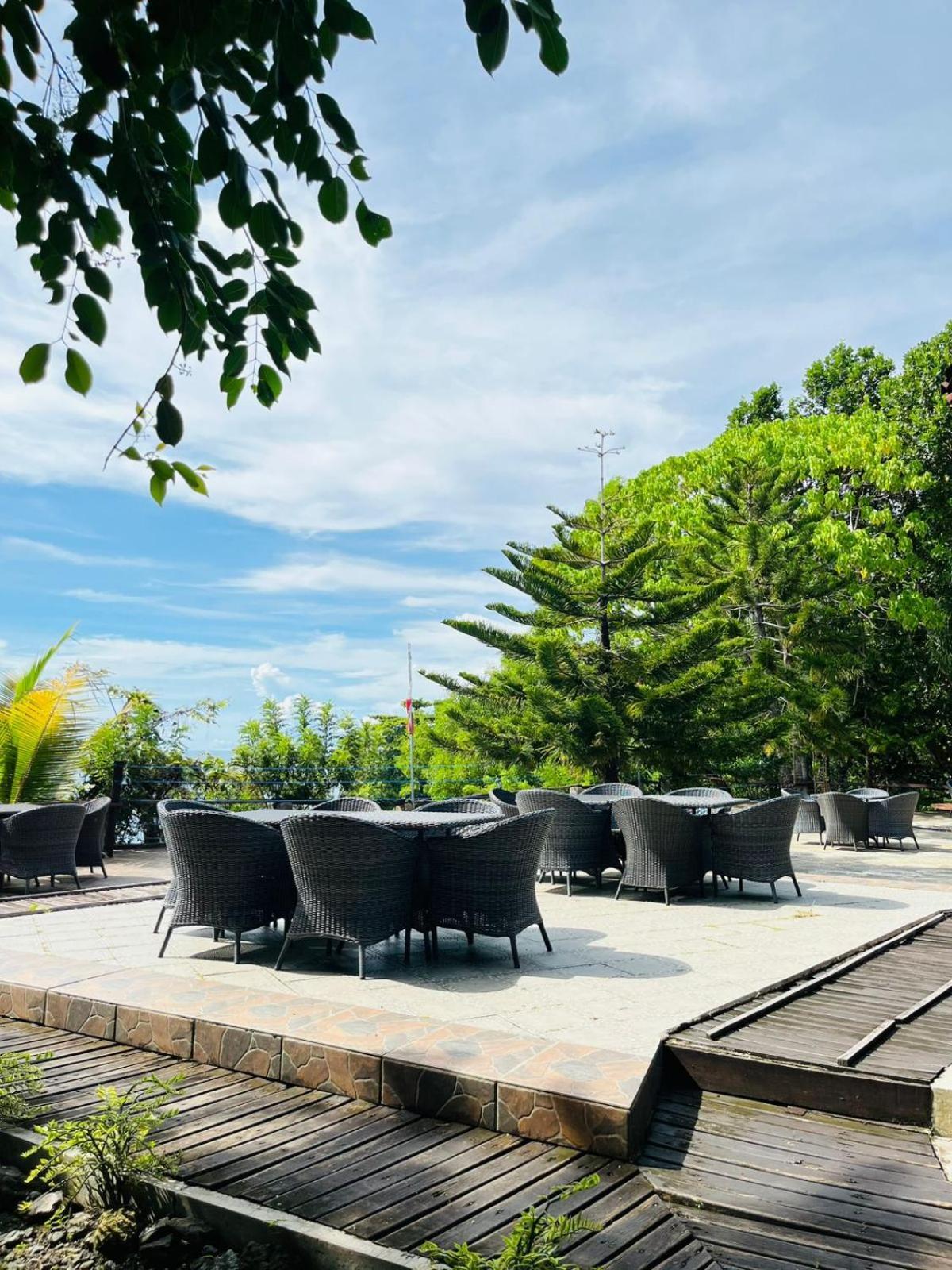 Kasuari Valley Beach Resort Соронг Екстериор снимка