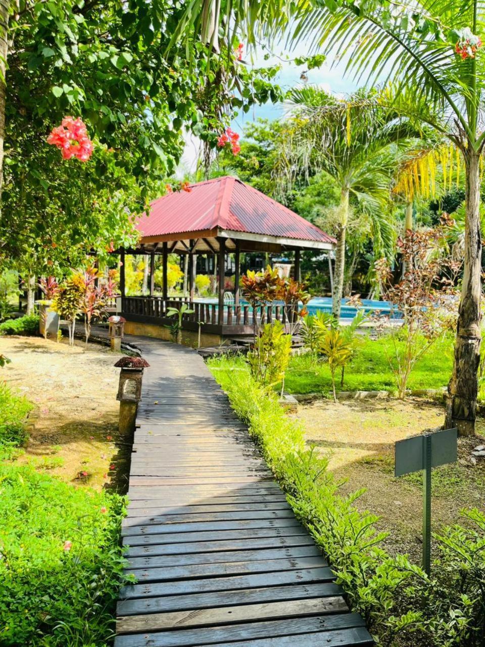 Kasuari Valley Beach Resort Соронг Екстериор снимка